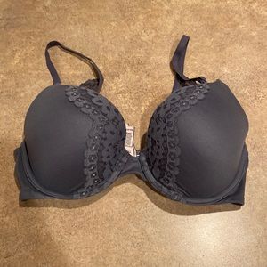 Women’s Victoria’s Secret bra size 32D